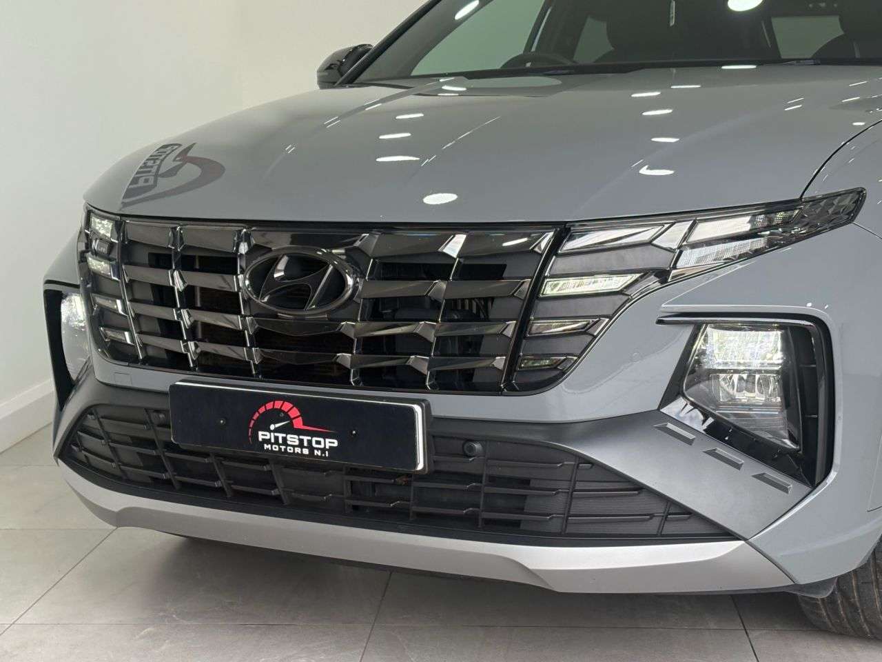 A 2022 HYUNDAI TUCSON 1.6 h T-GDi N Line SUV 5dr Petrol Hybrid Auto Euro 6 (s/s) (230 ps) A 2022 HYUNDAI TUCSON 1.6 h T-GDi N Line SUV 5dr Petrol Hybrid Auto Euro 6 (s/s) (230 ps)