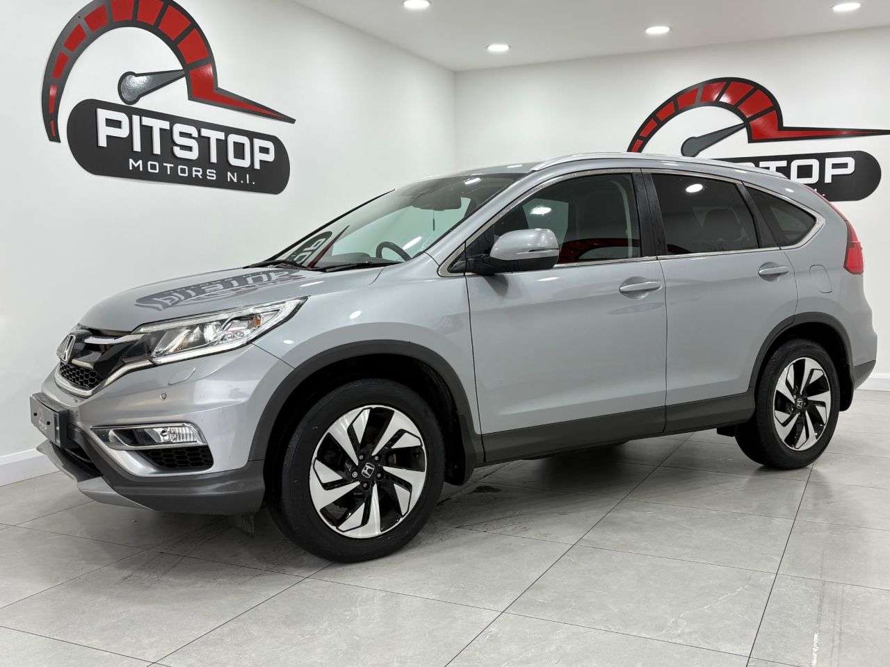 A 2016 HONDA CR-V 1.6 i-DTEC SR SUV 5dr Diesel Manual 4WD Euro 6 (s/s) (160 ps) A 2016 HONDA CR-V 1.6 i-DTEC SR SUV 5dr Diesel Manual 4WD Euro 6 (s/s) (160 ps)