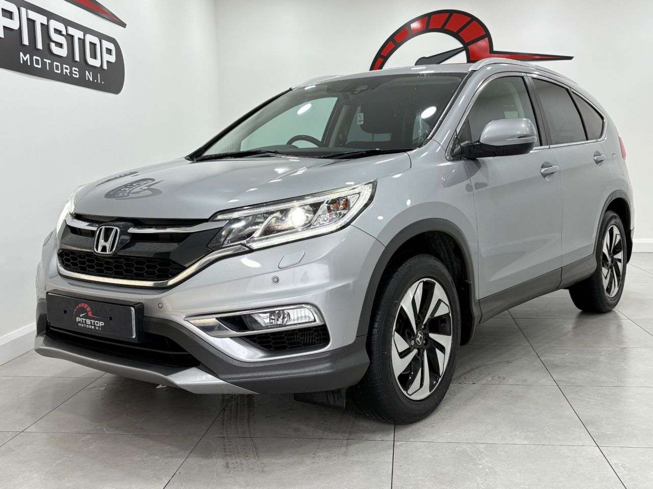 A 2016 HONDA CR-V 1.6 i-DTEC SR SUV 5dr Diesel Manual 4WD Euro 6 (s/s) (160 ps) A 2016 HONDA CR-V 1.6 i-DTEC SR SUV 5dr Diesel Manual 4WD Euro 6 (s/s) (160 ps)