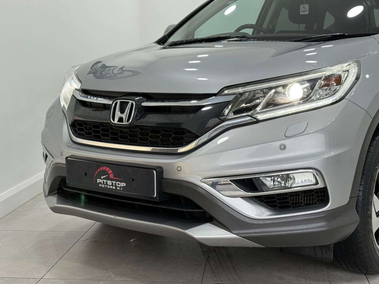 A 2016 HONDA CR-V 1.6 i-DTEC SR SUV 5dr Diesel Manual 4WD Euro 6 (s/s) (160 ps) A 2016 HONDA CR-V 1.6 i-DTEC SR SUV 5dr Diesel Manual 4WD Euro 6 (s/s) (160 ps)