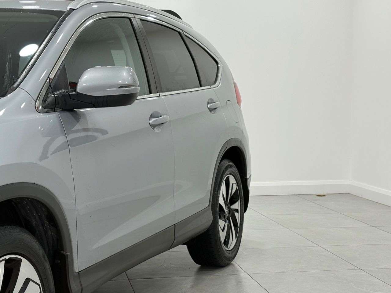A 2016 HONDA CR-V 1.6 i-DTEC SR SUV 5dr Diesel Manual 4WD Euro 6 (s/s) (160 ps) A 2016 HONDA CR-V 1.6 i-DTEC SR SUV 5dr Diesel Manual 4WD Euro 6 (s/s) (160 ps)