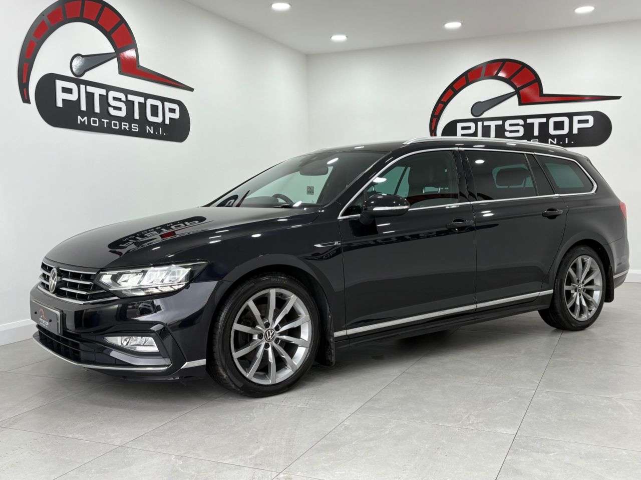 A 2021 VOLKSWAGEN PASSAT 2.0 TDI EVO R-Line Estate 5dr Diesel DSG Euro 6 (s/s) (150 ps) A 2021 VOLKSWAGEN PASSAT 2.0 TDI EVO R-Line Estate 5dr Diesel DSG Euro 6 (s/s) (150 ps)