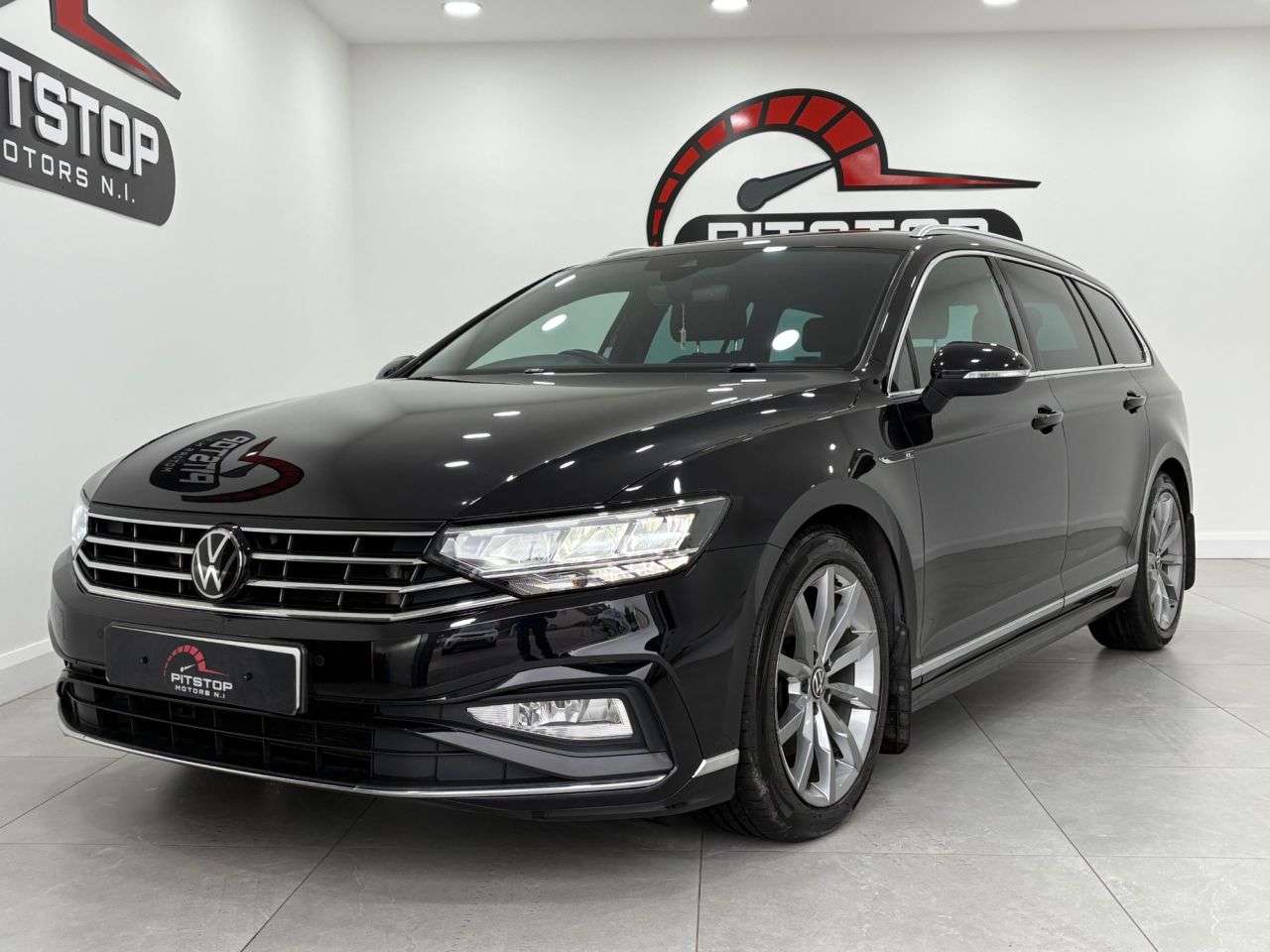 A 2021 VOLKSWAGEN PASSAT 2.0 TDI EVO R-Line Estate 5dr Diesel DSG Euro 6 (s/s) (150 ps) A 2021 VOLKSWAGEN PASSAT 2.0 TDI EVO R-Line Estate 5dr Diesel DSG Euro 6 (s/s) (150 ps)