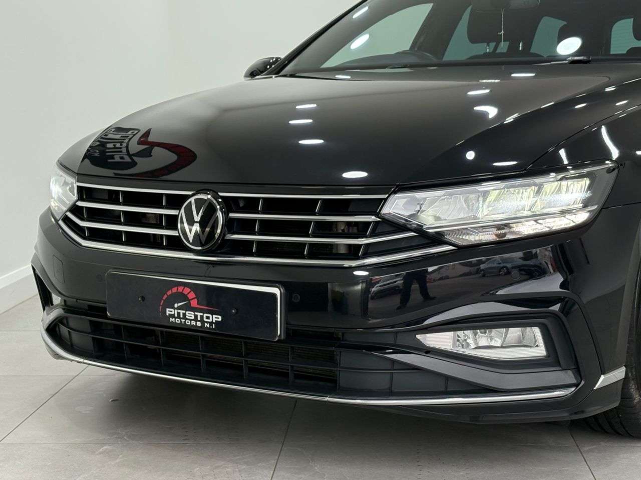 A 2021 VOLKSWAGEN PASSAT 2.0 TDI EVO R-Line Estate 5dr Diesel DSG Euro 6 (s/s) (150 ps) A 2021 VOLKSWAGEN PASSAT 2.0 TDI EVO R-Line Estate 5dr Diesel DSG Euro 6 (s/s) (150 ps)