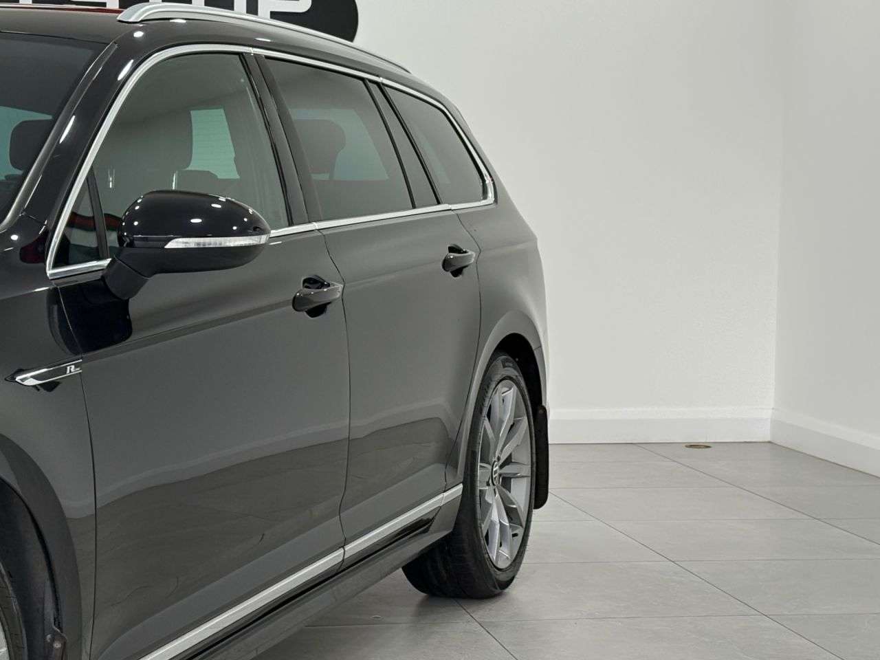 A 2021 VOLKSWAGEN PASSAT 2.0 TDI EVO R-Line Estate 5dr Diesel DSG Euro 6 (s/s) (150 ps) A 2021 VOLKSWAGEN PASSAT 2.0 TDI EVO R-Line Estate 5dr Diesel DSG Euro 6 (s/s) (150 ps)