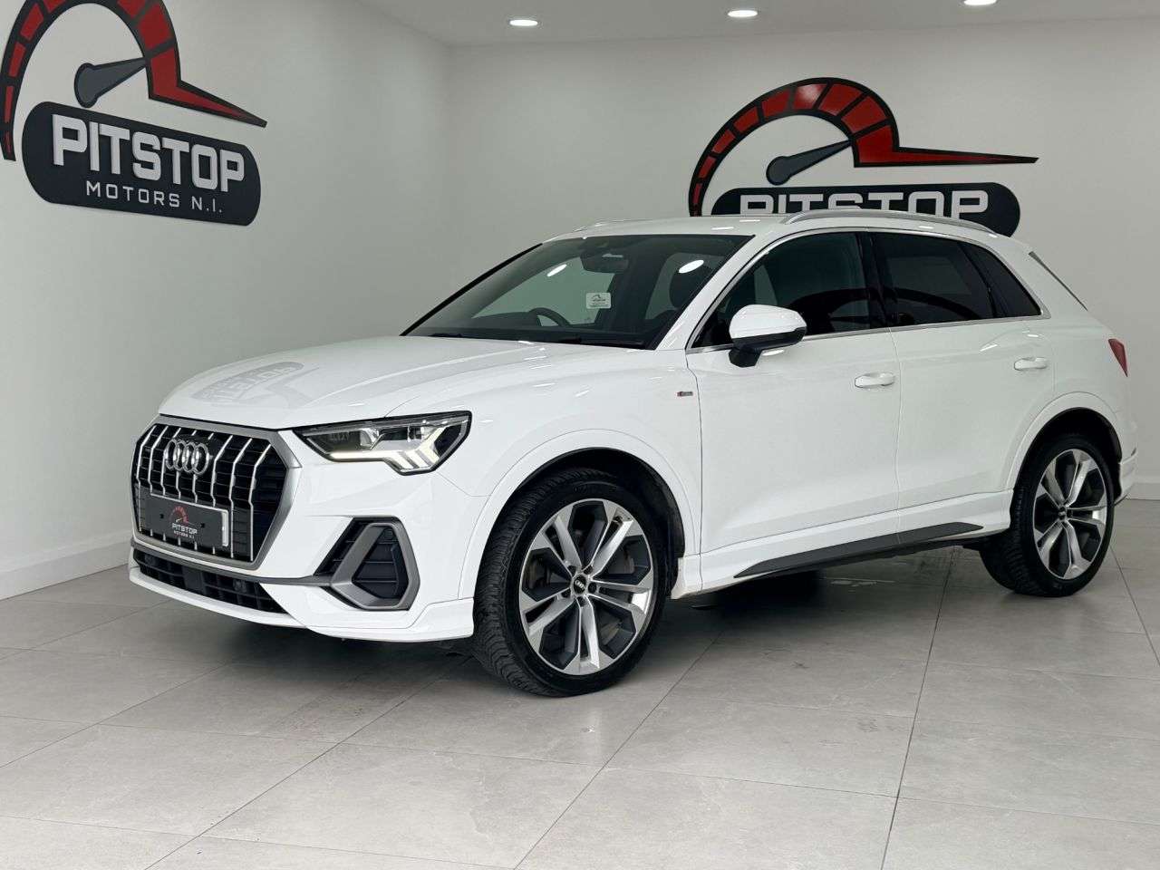 A 2019 AUDI Q3 2.0 TDI 40 S line SUV 5dr Diesel S Tronic quattro Euro 6 (s/s) (190 ps) A 2019 AUDI Q3 2.0 TDI 40 S line SUV 5dr Diesel S Tronic quattro Euro 6 (s/s) (190 ps)