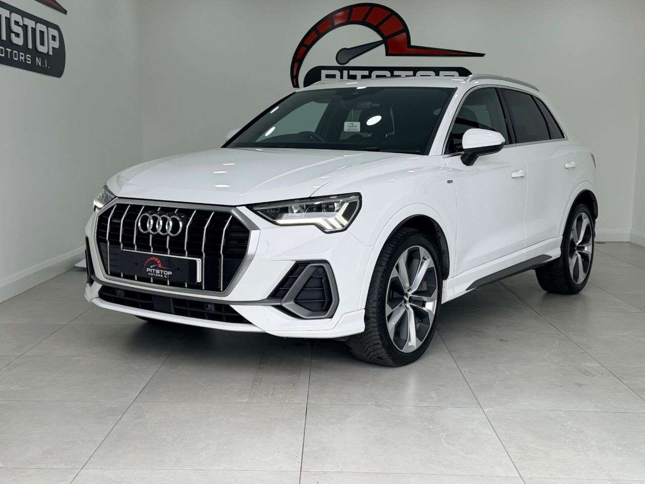 A 2019 AUDI Q3 2.0 TDI 40 S line SUV 5dr Diesel S Tronic quattro Euro 6 (s/s) (190 ps) A 2019 AUDI Q3 2.0 TDI 40 S line SUV 5dr Diesel S Tronic quattro Euro 6 (s/s) (190 ps)
