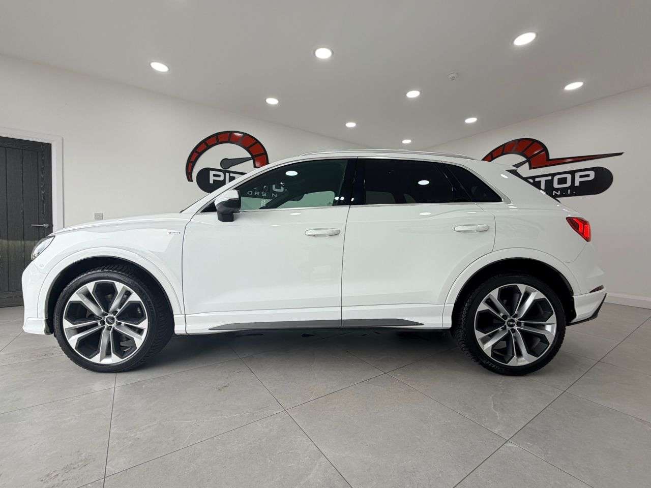 A 2019 AUDI Q3 2.0 TDI 40 S line SUV 5dr Diesel S Tronic quattro Euro 6 (s/s) (190 ps) A 2019 AUDI Q3 2.0 TDI 40 S line SUV 5dr Diesel S Tronic quattro Euro 6 (s/s) (190 ps)