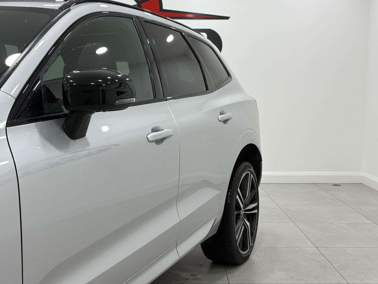 A 2020 VOLVO XC60 2.0 B4 MHEV R-Design Pro SUV 5dr Diesel Hybrid Auto AWD Euro 6 (s/s) (197 p A 2020 VOLVO XC60 2.0 B4 MHEV R-Design Pro SUV 5dr Diesel Hybrid Auto AWD Euro 6 (s/s) (197 p