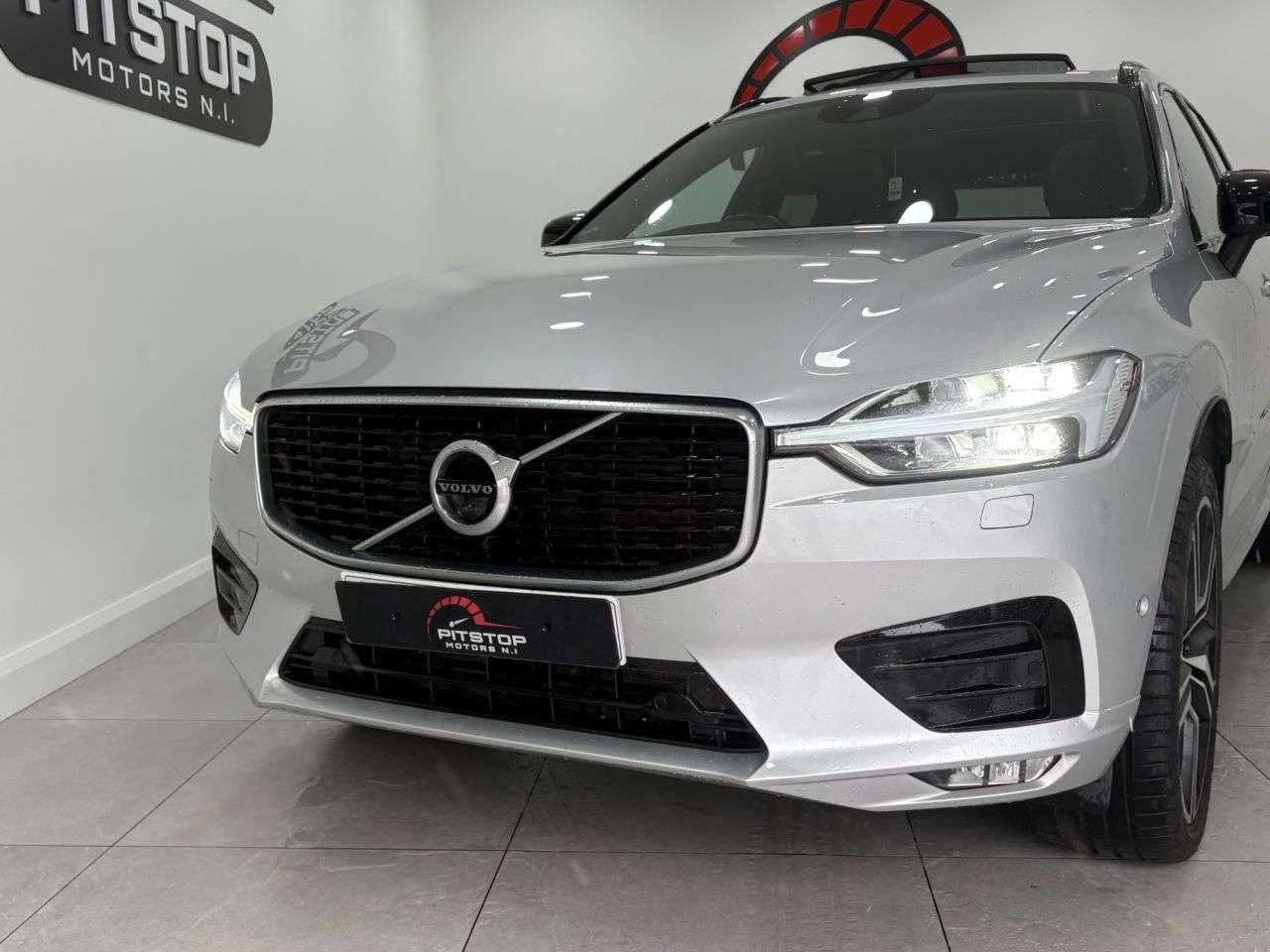 A 2020 VOLVO XC60 2.0 B4 MHEV R-Design Pro SUV 5dr Diesel Hybrid Auto AWD Euro 6 (s/s) (197 p A 2020 VOLVO XC60 2.0 B4 MHEV R-Design Pro SUV 5dr Diesel Hybrid Auto AWD Euro 6 (s/s) (197 p