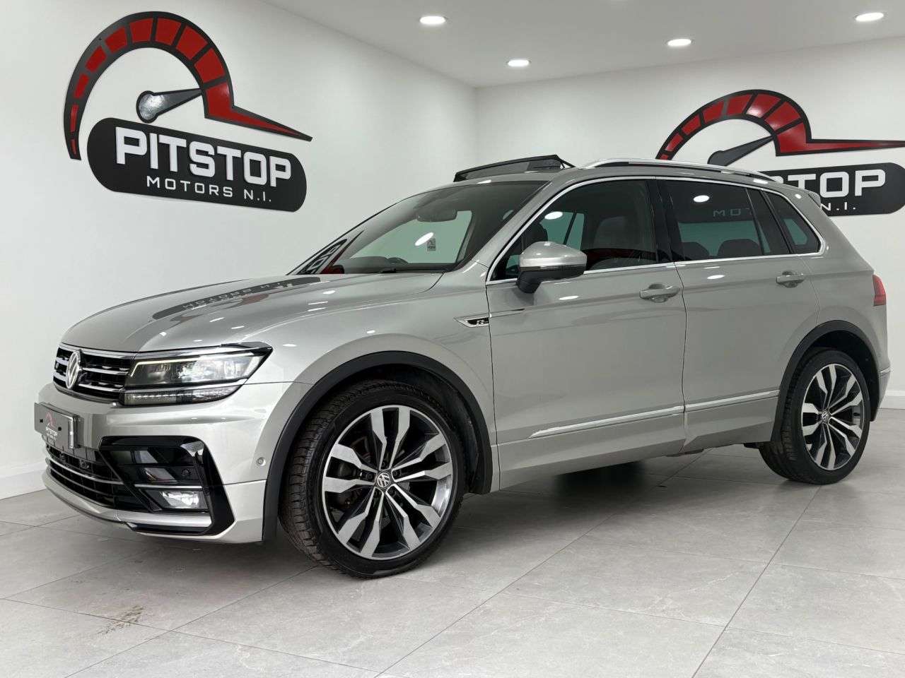 A 2019 VOLKSWAGEN TIGUAN 2.0 TDI R-Line Tech SUV 5dr Diesel DSG Euro 6 (s/s) (150 ps) A 2019 VOLKSWAGEN TIGUAN 2.0 TDI R-Line Tech SUV 5dr Diesel DSG Euro 6 (s/s) (150 ps)