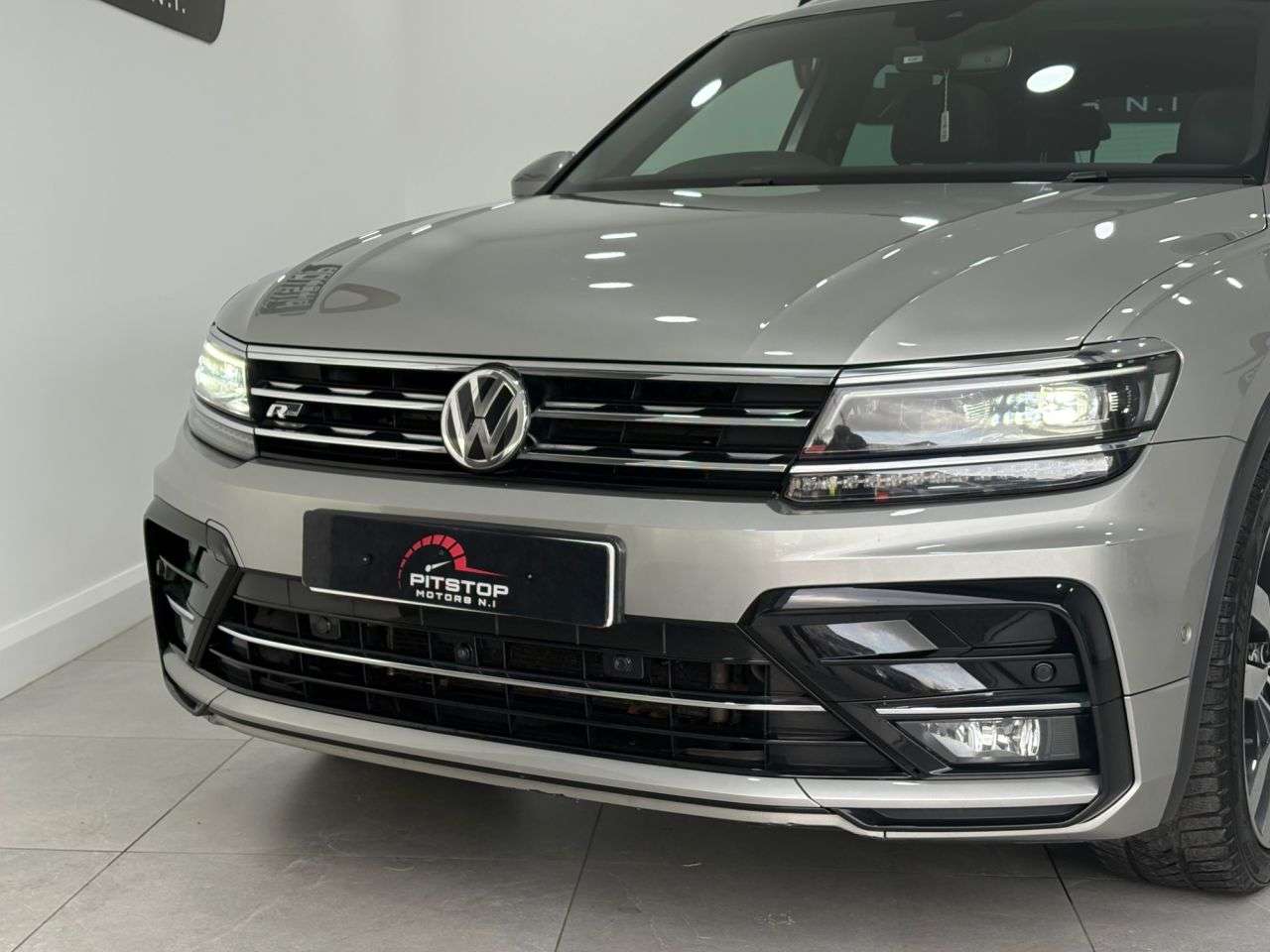 A 2019 VOLKSWAGEN TIGUAN 2.0 TDI R-Line Tech SUV 5dr Diesel DSG Euro 6 (s/s) (150 ps) A 2019 VOLKSWAGEN TIGUAN 2.0 TDI R-Line Tech SUV 5dr Diesel DSG Euro 6 (s/s) (150 ps)