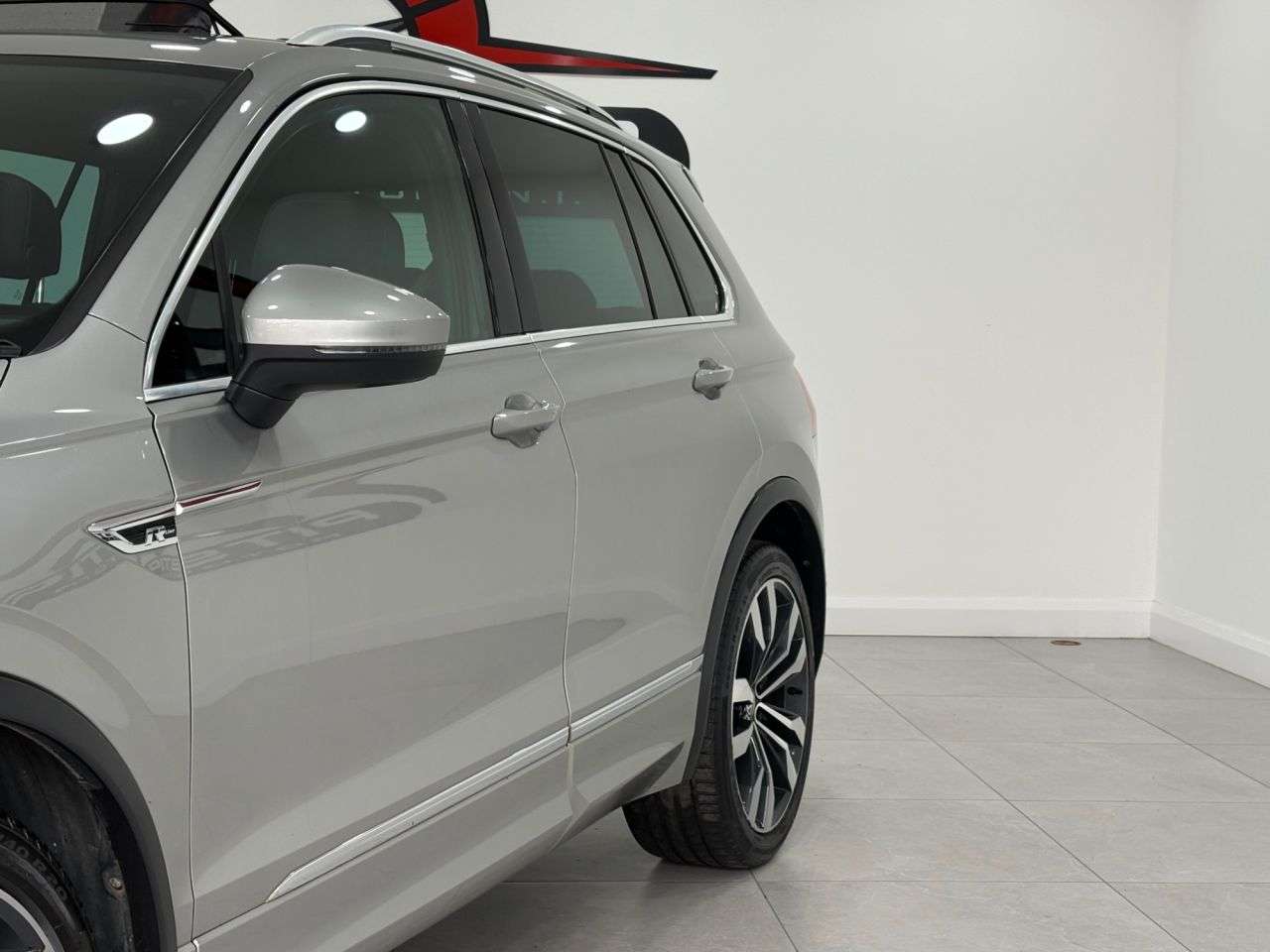 A 2019 VOLKSWAGEN TIGUAN 2.0 TDI R-Line Tech SUV 5dr Diesel DSG Euro 6 (s/s) (150 ps) A 2019 VOLKSWAGEN TIGUAN 2.0 TDI R-Line Tech SUV 5dr Diesel DSG Euro 6 (s/s) (150 ps)