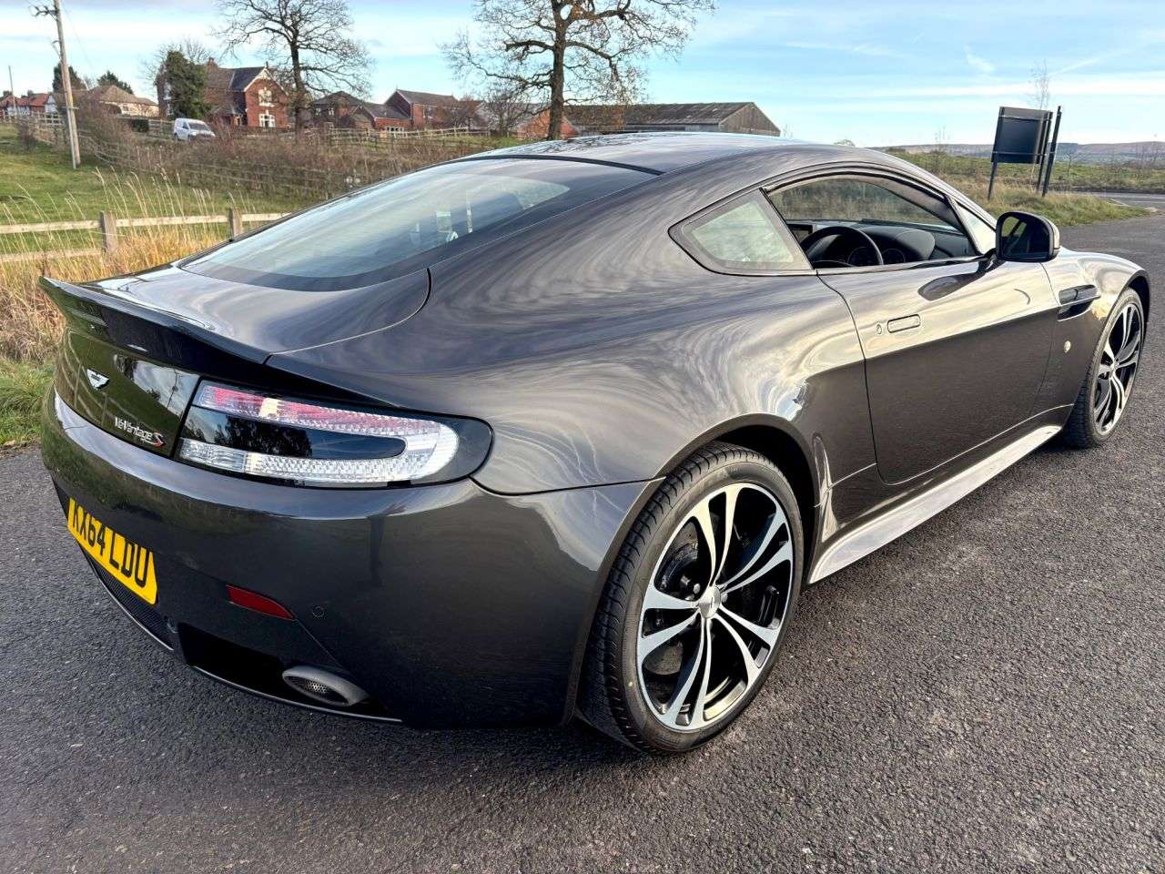 2014 ASTON MARTIN VANTAGE 2014 ASTON MARTIN VANTAGE