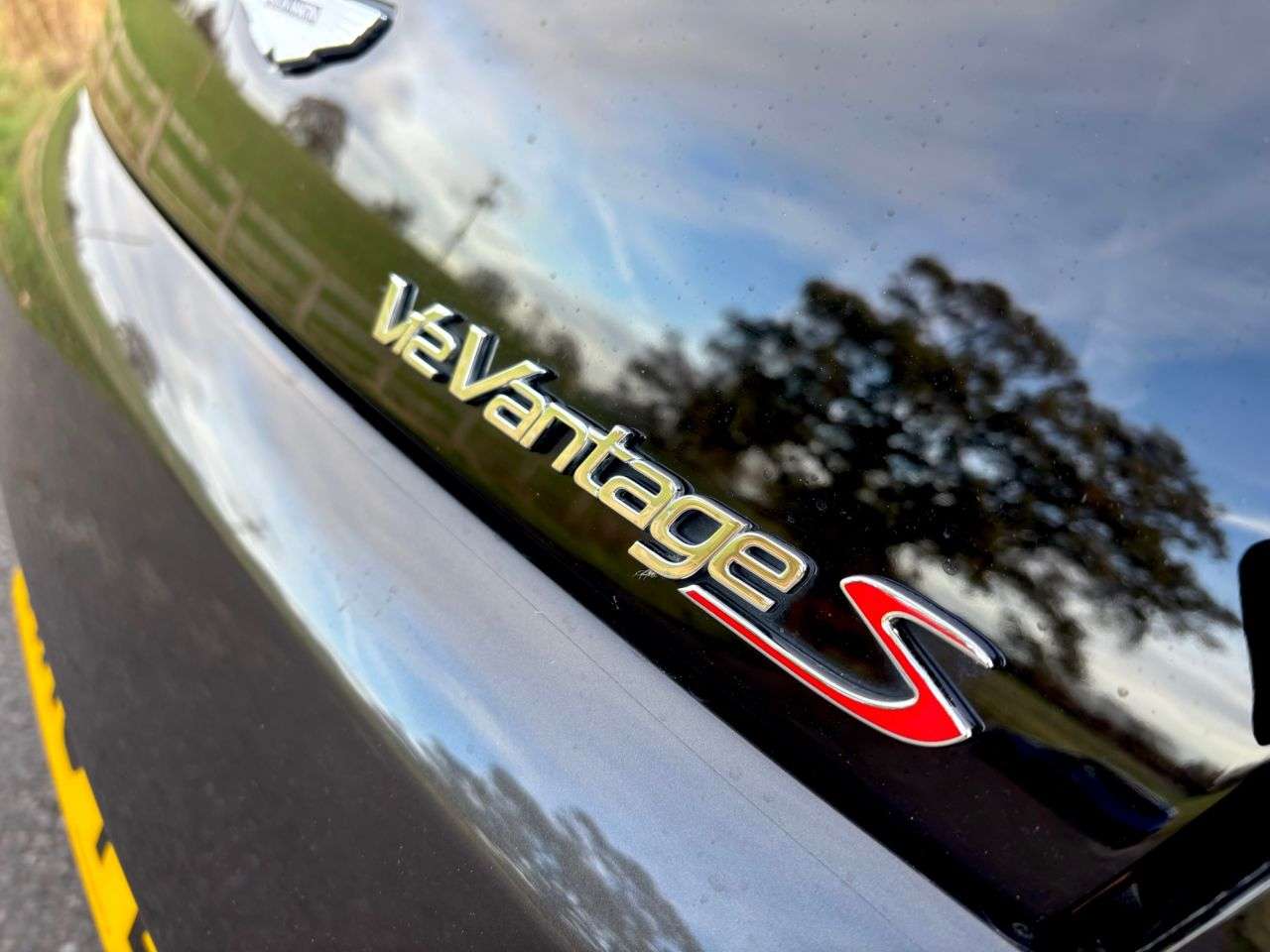 2014 ASTON MARTIN VANTAGE 2014 ASTON MARTIN VANTAGE