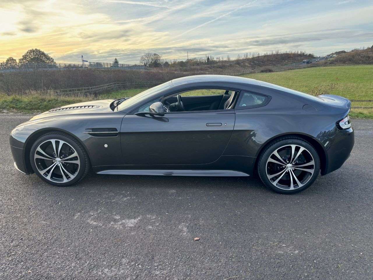 2014 ASTON MARTIN VANTAGE 2014 ASTON MARTIN VANTAGE