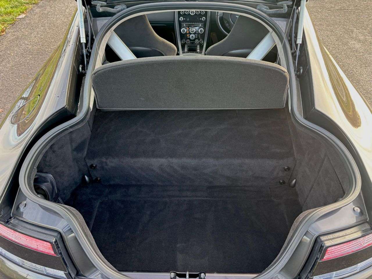 2014 ASTON MARTIN VANTAGE 2014 ASTON MARTIN VANTAGE