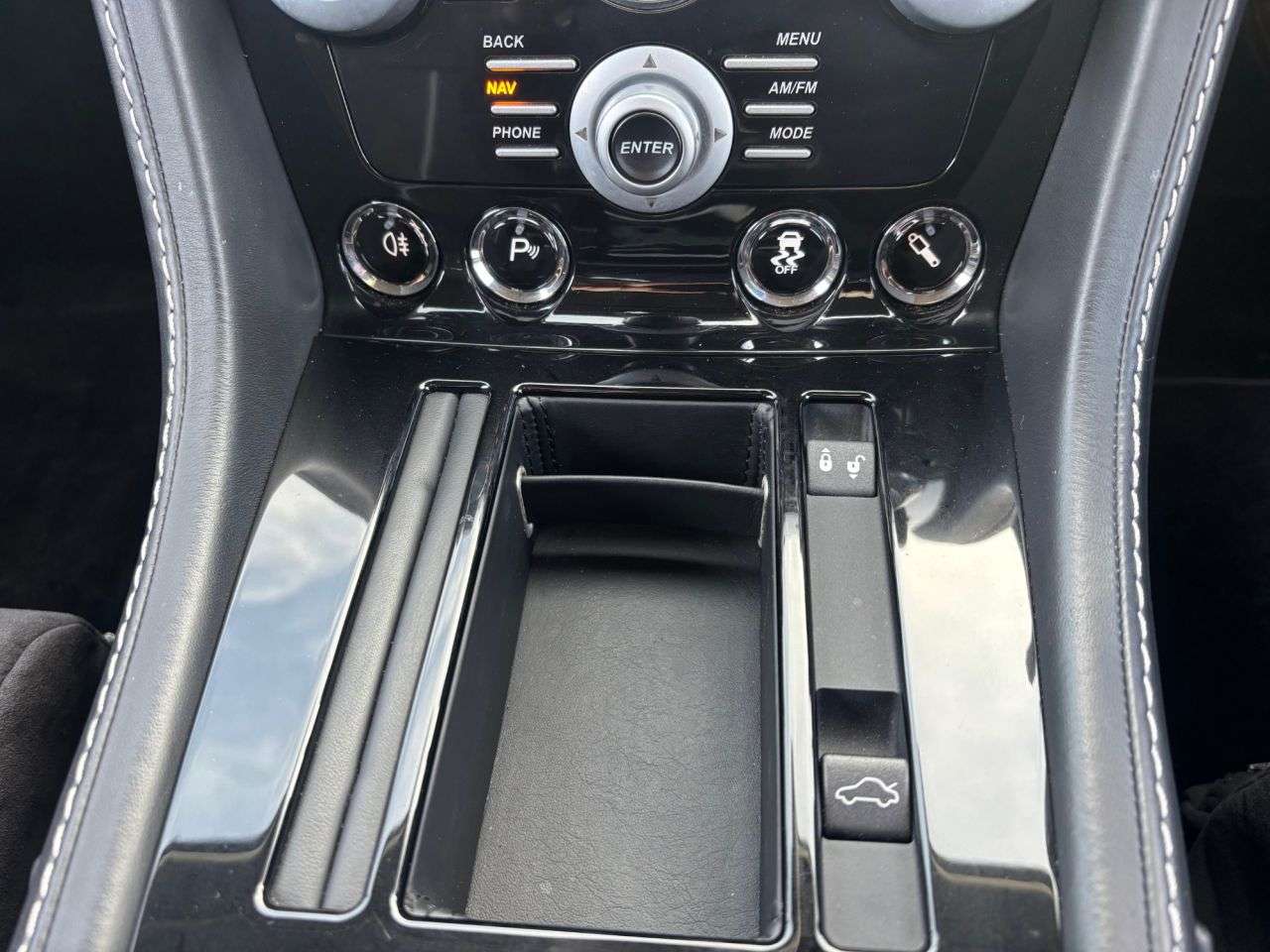 2014 ASTON MARTIN VANTAGE 2014 ASTON MARTIN VANTAGE