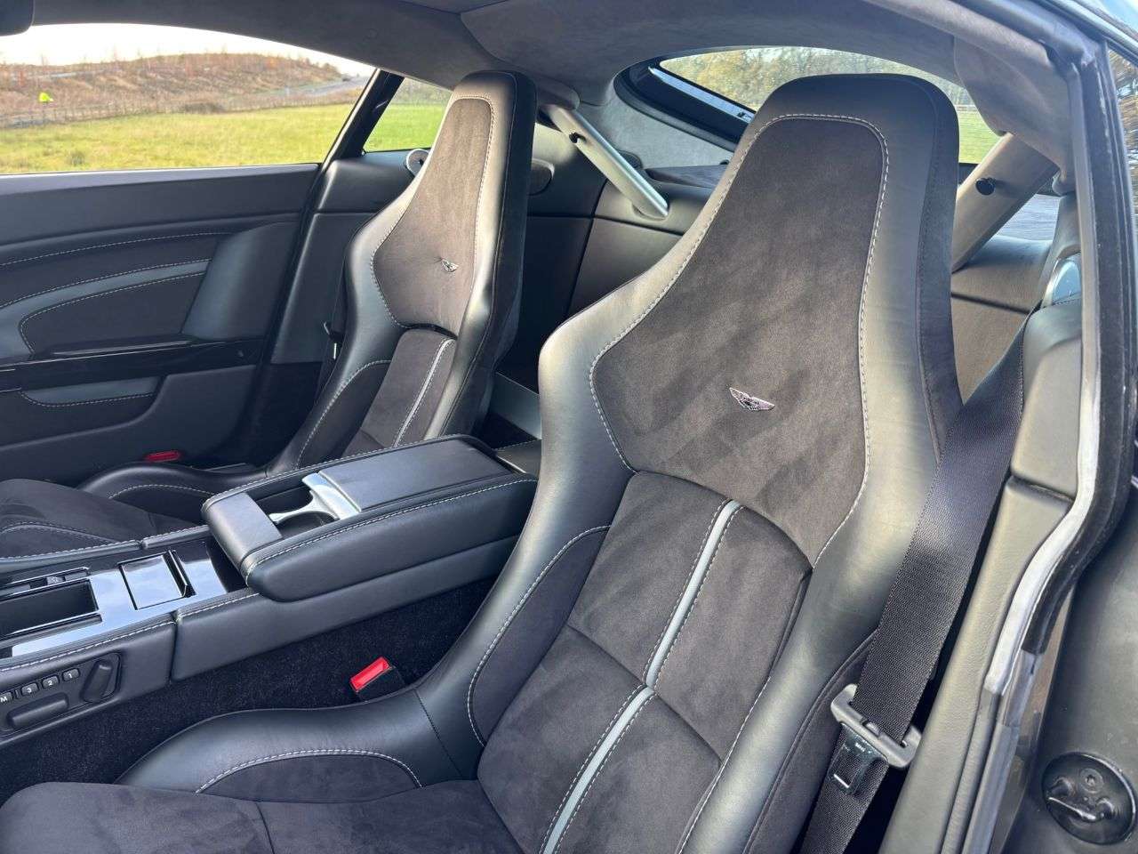 2014 ASTON MARTIN VANTAGE 2014 ASTON MARTIN VANTAGE