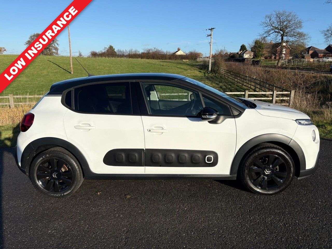 A 2017 CITROEN C3 1.2 PureTech Flair Hatchback 5dr Petrol Manual Euro 6 (s/s) (110 ps) A 2017 CITROEN C3 1.2 PureTech Flair Hatchback 5dr Petrol Manual Euro 6 (s/s) (110 ps)