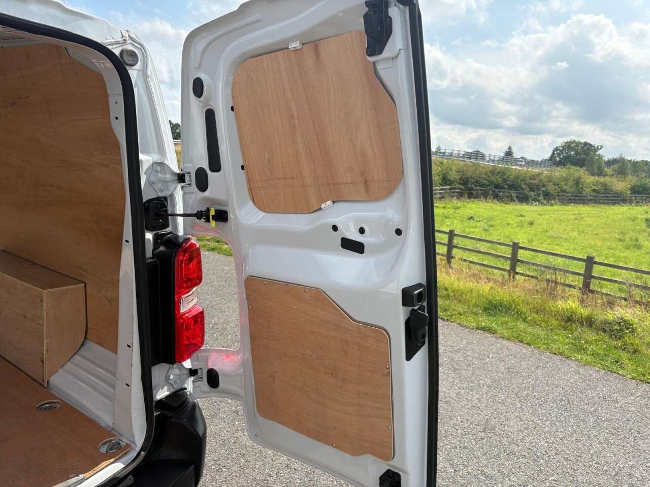 2024 VAUXHALL VIVARO 2024 VAUXHALL VIVARO