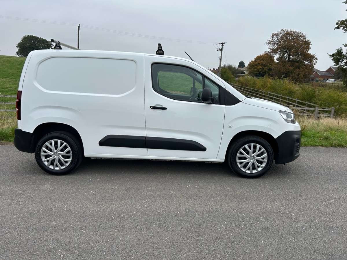 Check out this Citroen Berlingo 2020 Diesel Manual
