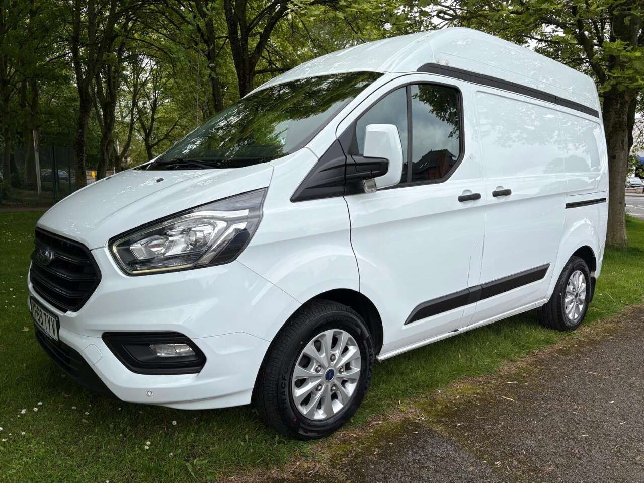 A 2020 FORD TRANSIT CUSTOM 2.0 300 EcoBlue Trend Panel Van 5dr Diesel Manual L1 H2 Euro 6 (s/s) (130 p A 2020 FORD TRANSIT CUSTOM 2.0 300 EcoBlue Trend Panel Van 5dr Diesel Manual L1 H2 Euro 6 (s/s) (130 p
