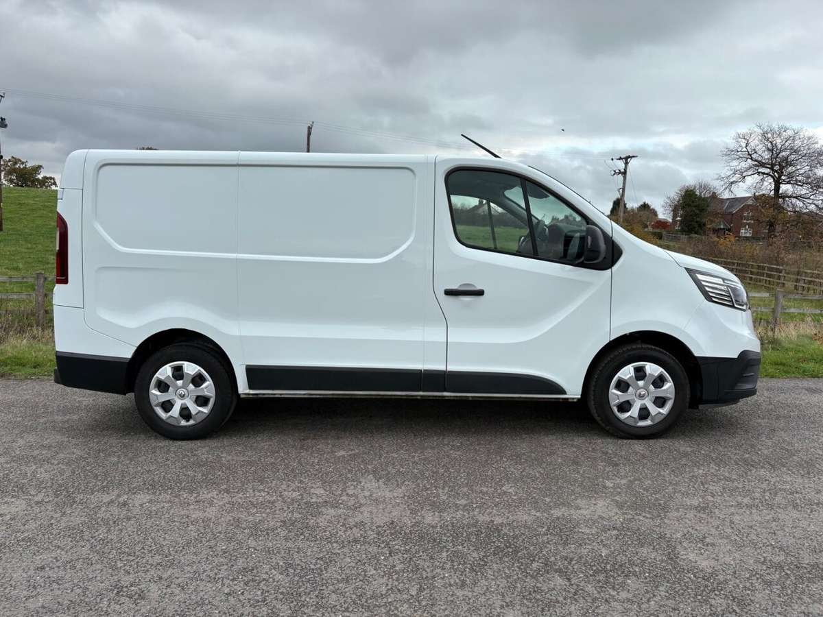 Check out this Renault Trafic 2023 Diesel Manual