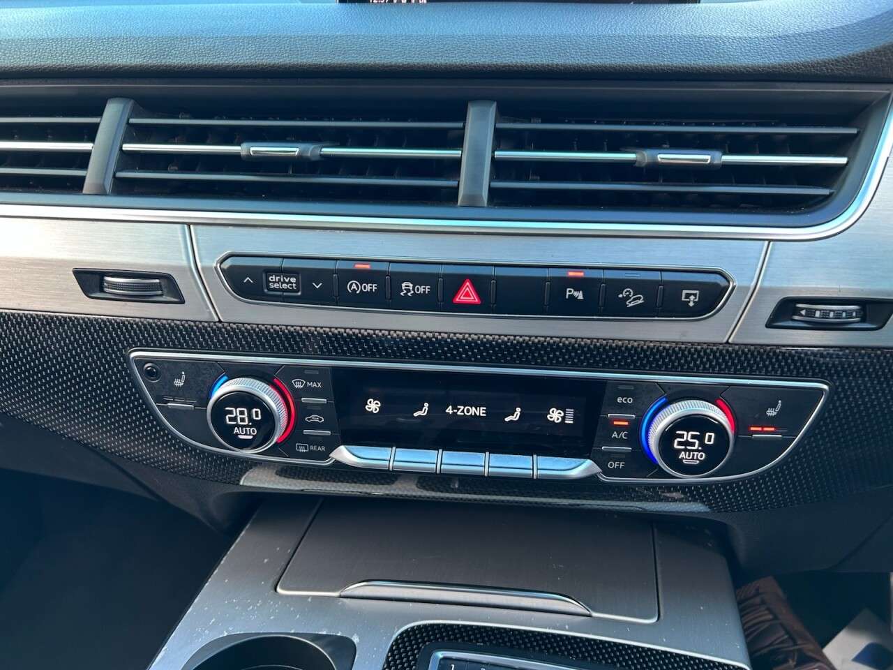 2017 AUDI SQ7 2017 AUDI SQ7