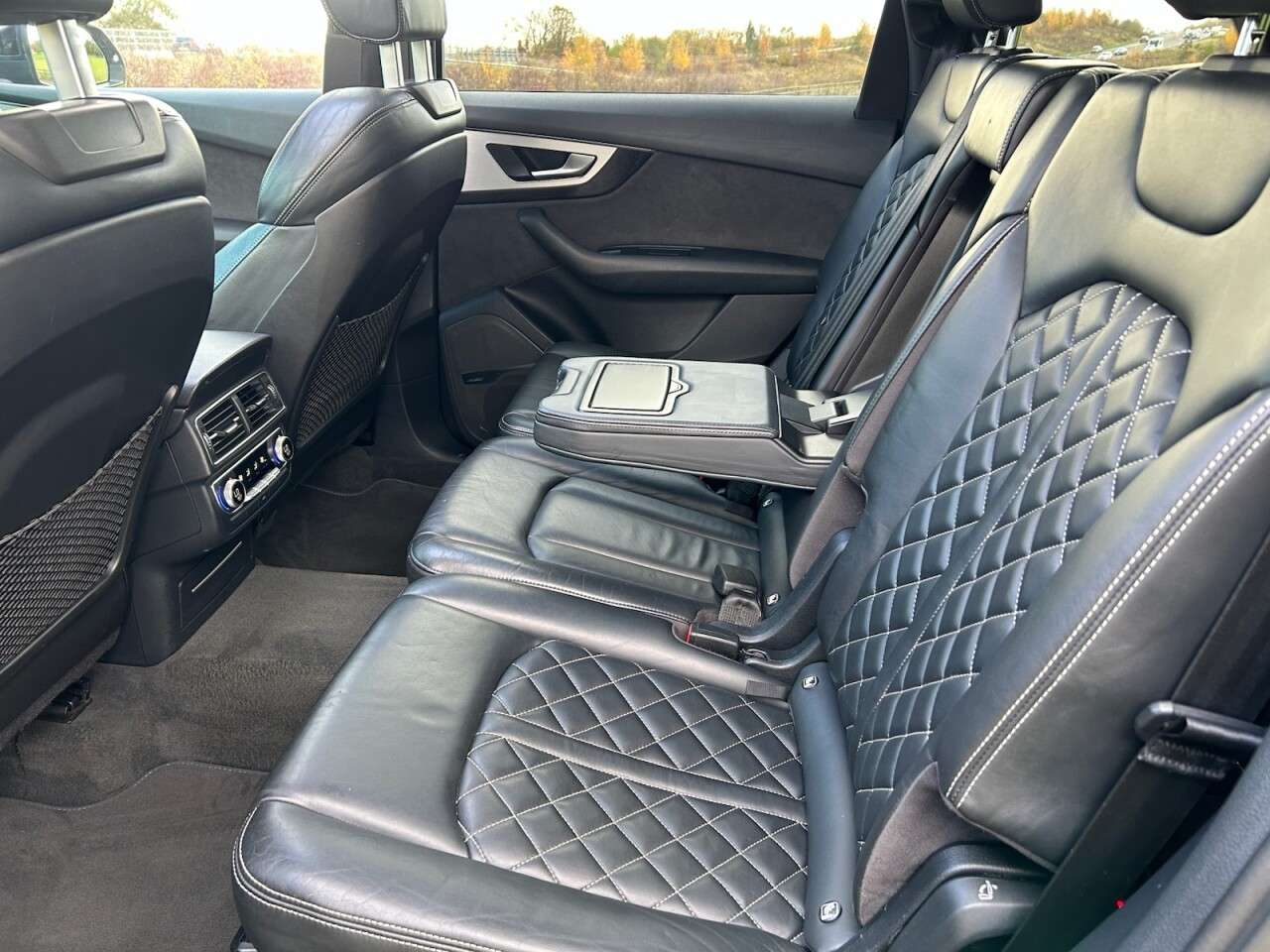 2017 AUDI SQ7 2017 AUDI SQ7