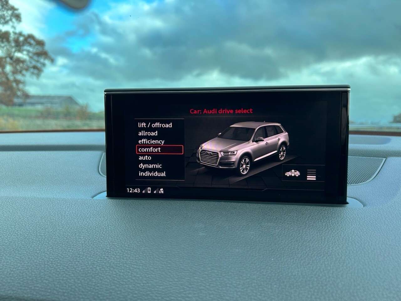 2017 AUDI SQ7 2017 AUDI SQ7