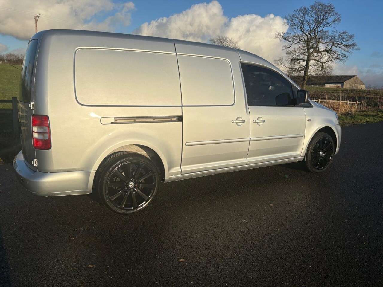 A 2014 VOLKSWAGEN CADDY MAXI 1.6 TDi BlueMotion Tech C20 Maxi Highline Panel Van 5dr Diesel DSG FWD (142 A 2014 VOLKSWAGEN CADDY MAXI 1.6 TDi BlueMotion Tech C20 Maxi Highline Panel Van 5dr Diesel DSG FWD (142