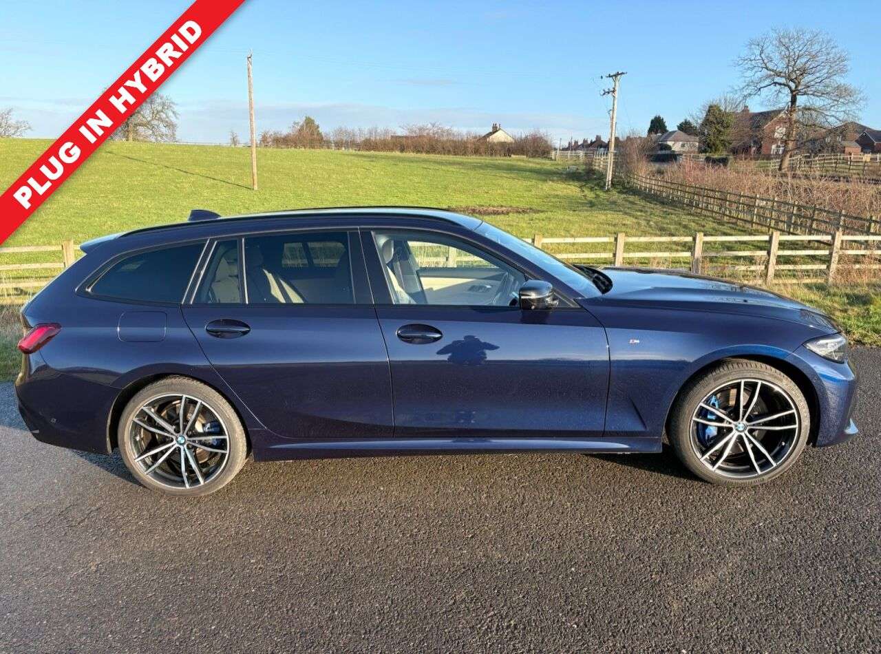 A 2021 BMW 3 SERIES 2.0 330e 12kWh M Sport Pro Edition Touring 5dr Petrol Plug-in Hybrid Auto x A 2021 BMW 3 SERIES 2.0 330e 12kWh M Sport Pro Edition Touring 5dr Petrol Plug-in Hybrid Auto x