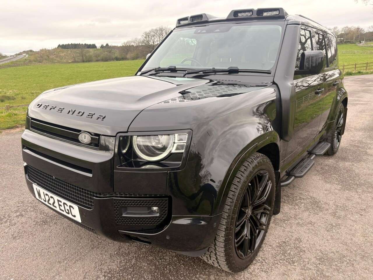 A 2022 LAND ROVER DEFENDER 3.0 D250 MHEV XS Edition SUV 5dr Diesel Auto 4WD Euro 6 (s/s) (250 ps) LOTS A 2022 LAND ROVER DEFENDER 3.0 D250 MHEV XS Edition SUV 5dr Diesel Auto 4WD Euro 6 (s/s) (250 ps) LOTS