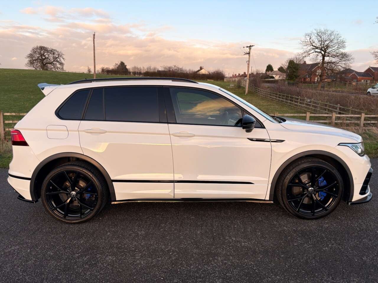 A 2022 VOLKSWAGEN TIGUAN 2.0 TSI R SUV 5dr Petrol DSG 4Motion Euro 6 (s/s) (320 ps) HIGH SPEC TIGUAN A 2022 VOLKSWAGEN TIGUAN 2.0 TSI R SUV 5dr Petrol DSG 4Motion Euro 6 (s/s) (320 ps) HIGH SPEC TIGUAN