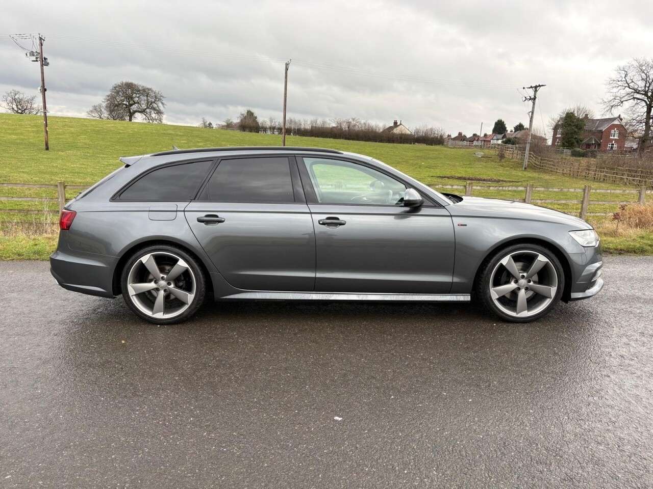 A 2015 AUDI A6 AVANT 2.0 TDI ultra Black Edition Estate 5dr Diesel S Tronic Euro 6 (s/s) (190 ps A 2015 AUDI A6 AVANT 2.0 TDI ultra Black Edition Estate 5dr Diesel S Tronic Euro 6 (s/s) (190 ps