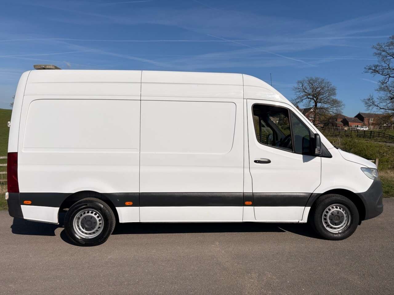 A 2021 MERCEDES-BENZ SPRINTER 2.0 315 CDI Progressive Panel Van 5dr Diesel !! Automatic !! RWD L2 H2 Euro A 2021 MERCEDES-BENZ SPRINTER 2.0 315 CDI Progressive Panel Van 5dr Diesel !! Automatic !! RWD L2 H2 Euro