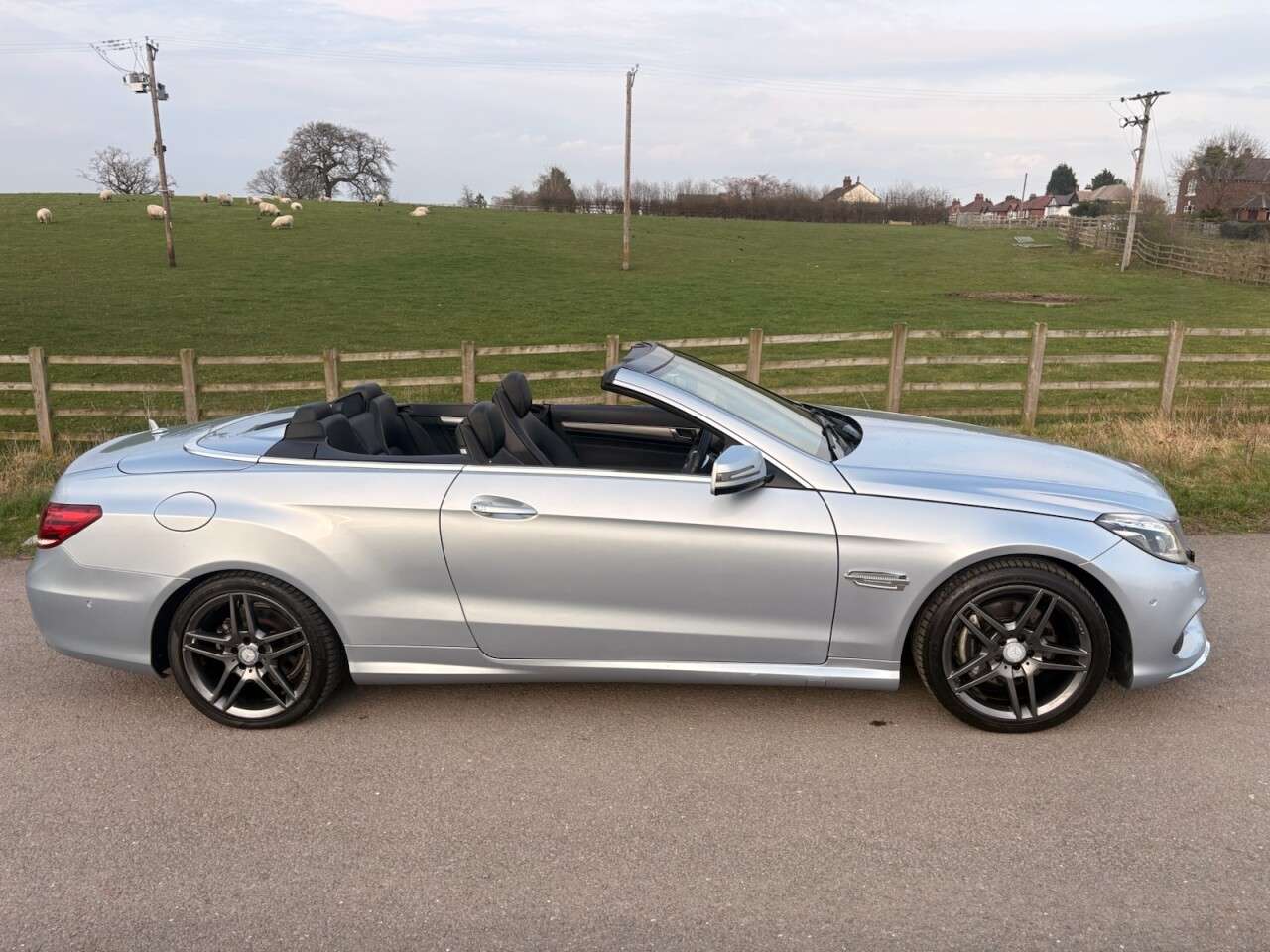 A 2015 MERCEDES-BENZ E-CLASS 2.1 E220 CDI AMG Sport Cabriolet 2dr Diesel G-Tronic+ Euro 5 (s/s) (170 ps) A 2015 MERCEDES-BENZ E-CLASS 2.1 E220 CDI AMG Sport Cabriolet 2dr Diesel G-Tronic+ Euro 5 (s/s) (170 ps)