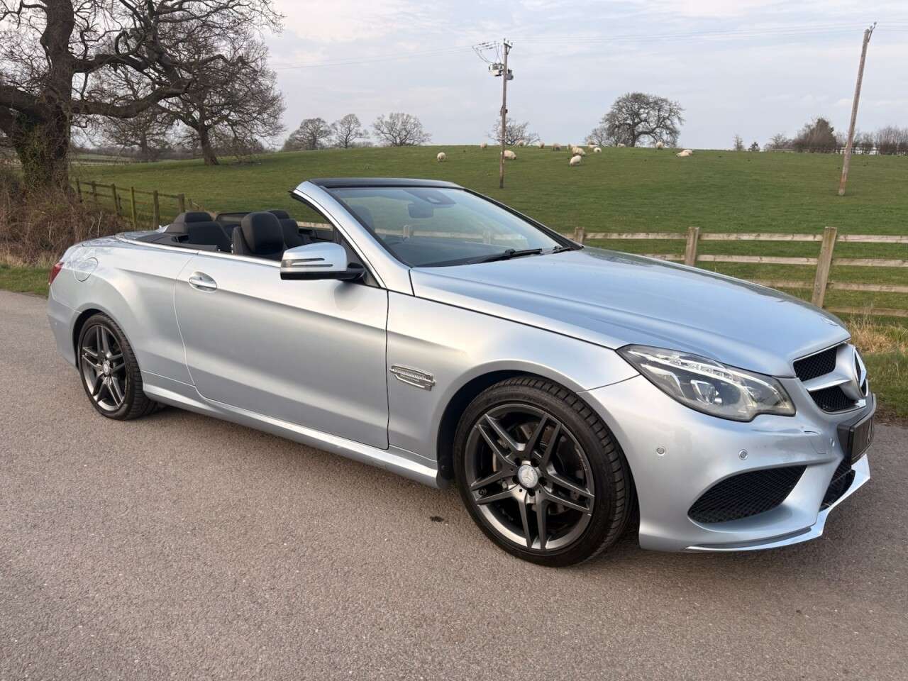 A 2015 MERCEDES-BENZ E-CLASS 2.1 E220 CDI AMG Sport Cabriolet 2dr Diesel G-Tronic+ Euro 5 (s/s) (170 ps) A 2015 MERCEDES-BENZ E-CLASS 2.1 E220 CDI AMG Sport Cabriolet 2dr Diesel G-Tronic+ Euro 5 (s/s) (170 ps)