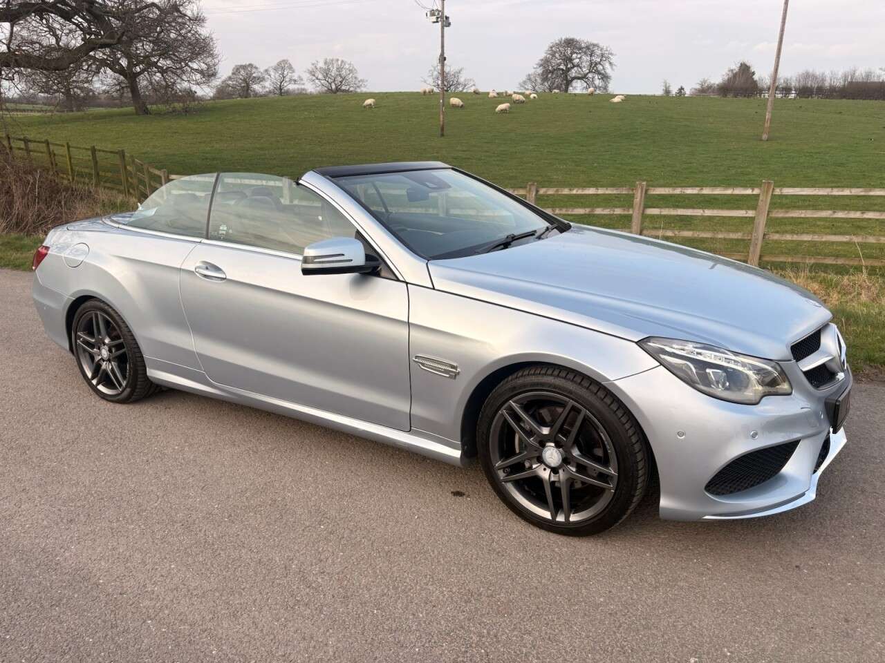A 2015 MERCEDES-BENZ E-CLASS 2.1 E220 CDI AMG Sport Cabriolet 2dr Diesel G-Tronic+ Euro 5 (s/s) (170 ps) A 2015 MERCEDES-BENZ E-CLASS 2.1 E220 CDI AMG Sport Cabriolet 2dr Diesel G-Tronic+ Euro 5 (s/s) (170 ps)
