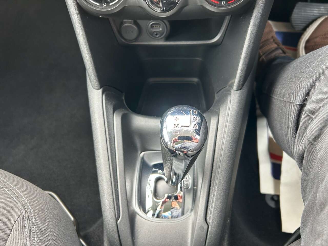 2012 PEUGEOT 208 2012 PEUGEOT 208