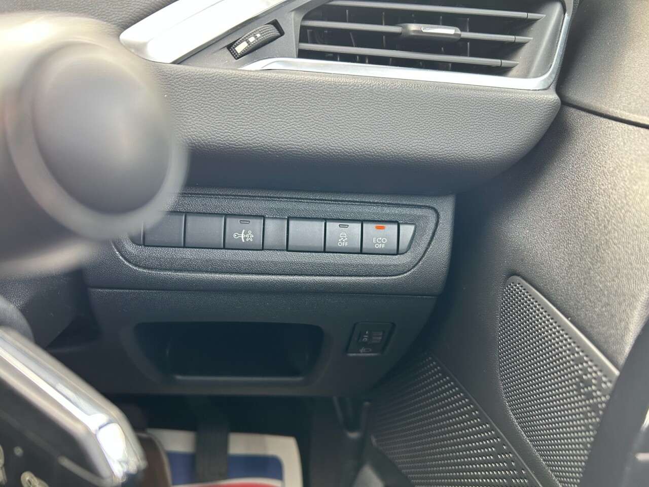 2012 PEUGEOT 208 2012 PEUGEOT 208