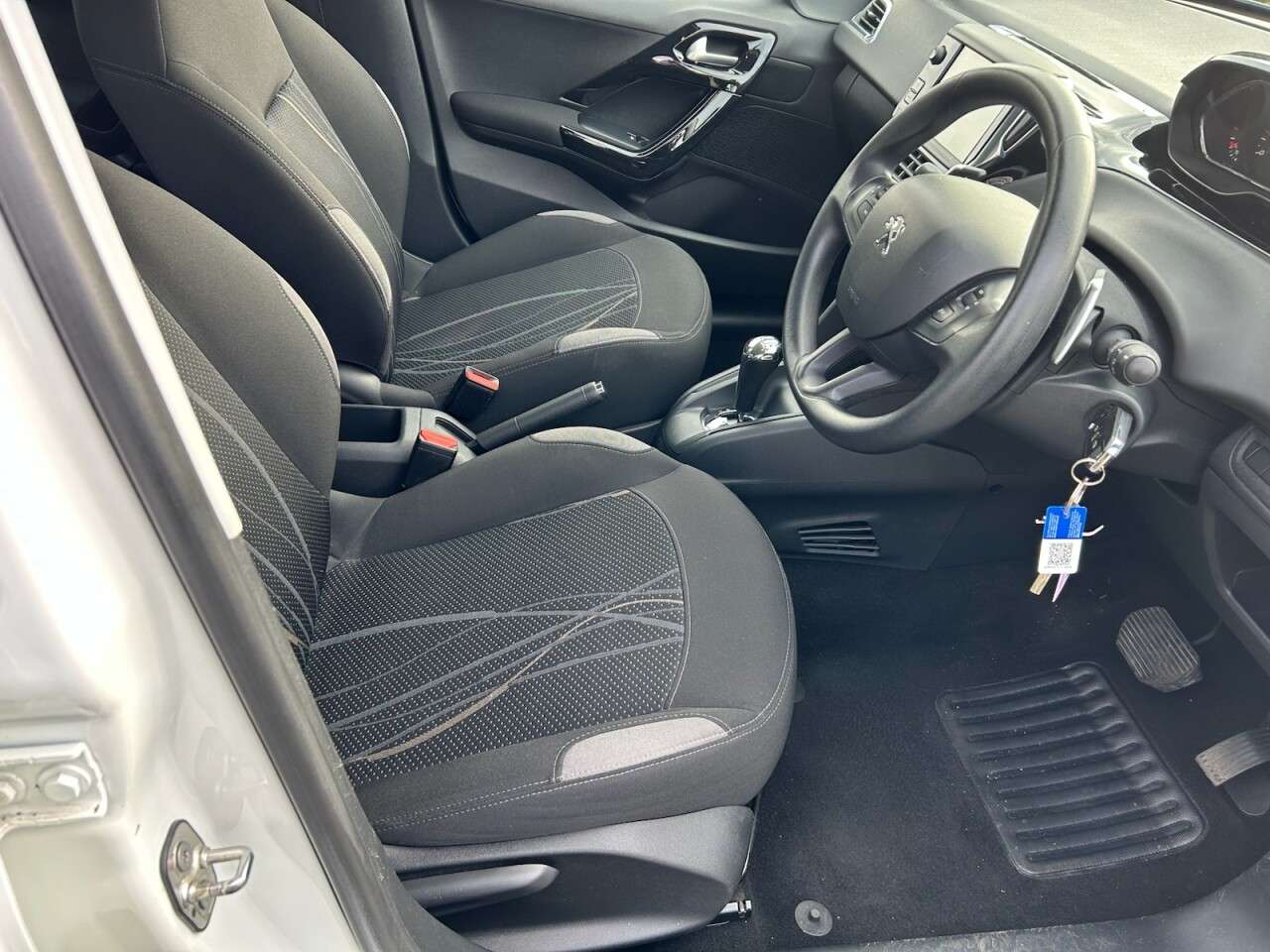 2012 PEUGEOT 208 2012 PEUGEOT 208