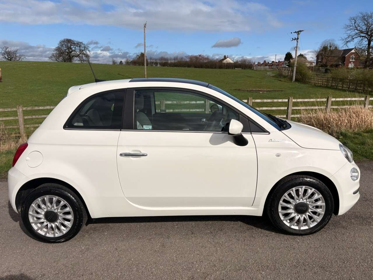A 2022 FIAT 500 1.0 MHEV Dolcevita Hatchback 3dr Petrol Manual Euro 6 (s/s) (70 bhp) CAT S A 2022 FIAT 500 1.0 MHEV Dolcevita Hatchback 3dr Petrol Manual Euro 6 (s/s) (70 bhp) CAT S