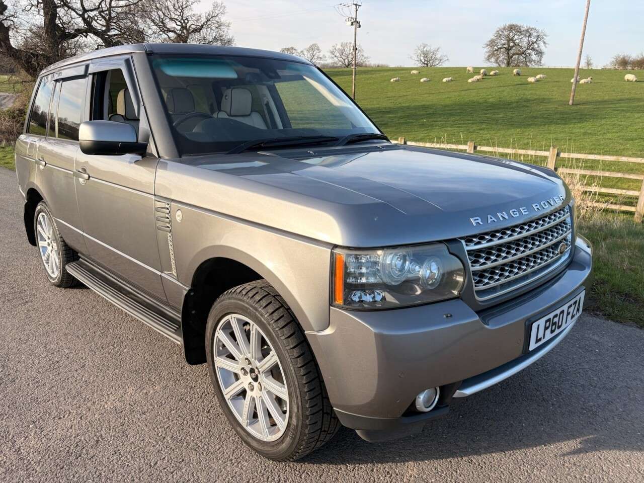 A 2011 LAND ROVER RANGE ROVER DIESEL ESTATE 4.4 TD V8 Vogue SUV 5dr Diesel Auto 4WD Euro 5 (313 bhp) A 2011 LAND ROVER RANGE ROVER DIESEL ESTATE 4.4 TD V8 Vogue SUV 5dr Diesel Auto 4WD Euro 5 (313 bhp)