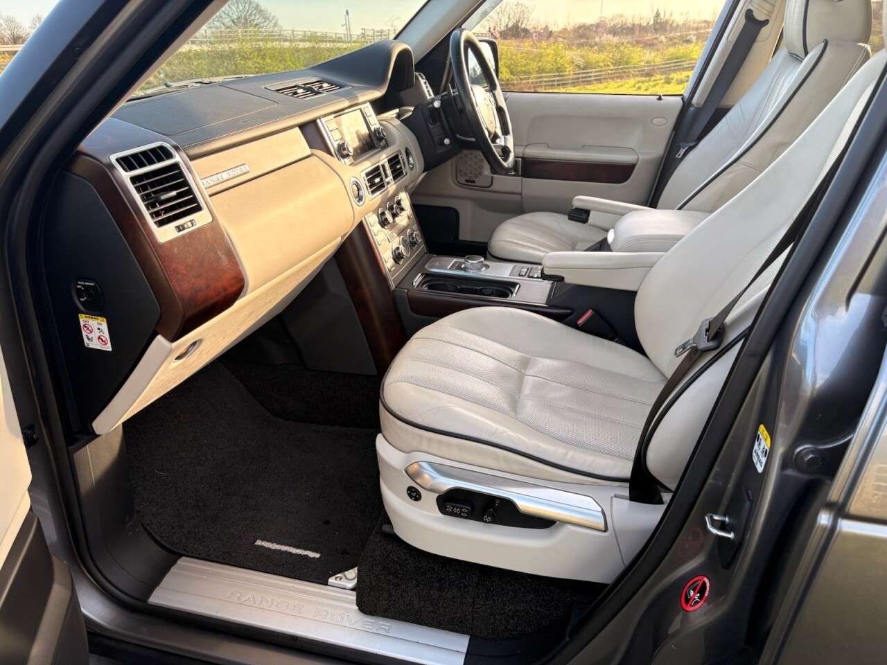 2011 LAND ROVER RANGE ROVER DIESEL ESTATE 2011 LAND ROVER RANGE ROVER DIESEL ESTATE