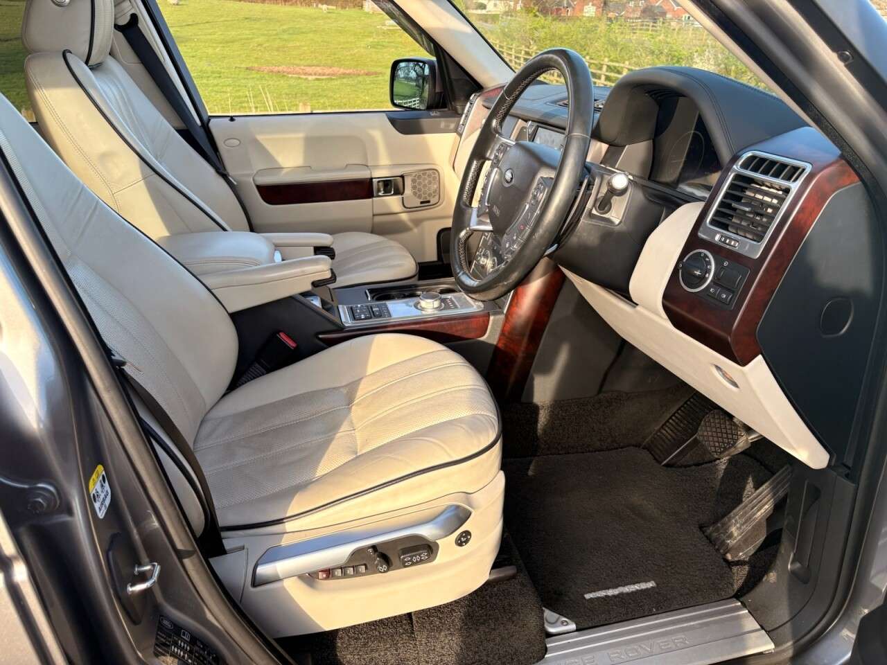 2011 LAND ROVER RANGE ROVER DIESEL ESTATE 2011 LAND ROVER RANGE ROVER DIESEL ESTATE