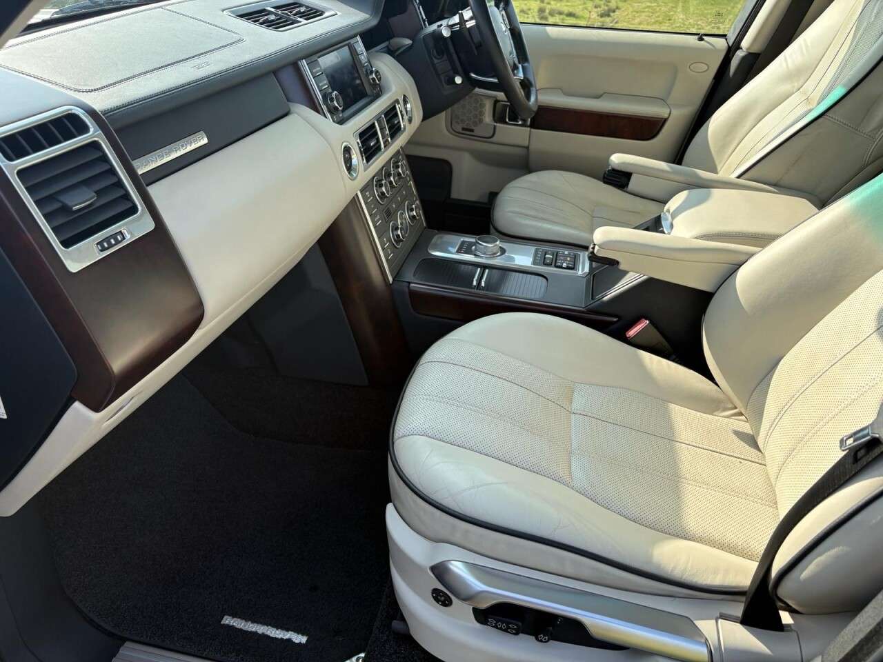 2011 LAND ROVER RANGE ROVER DIESEL ESTATE 2011 LAND ROVER RANGE ROVER DIESEL ESTATE