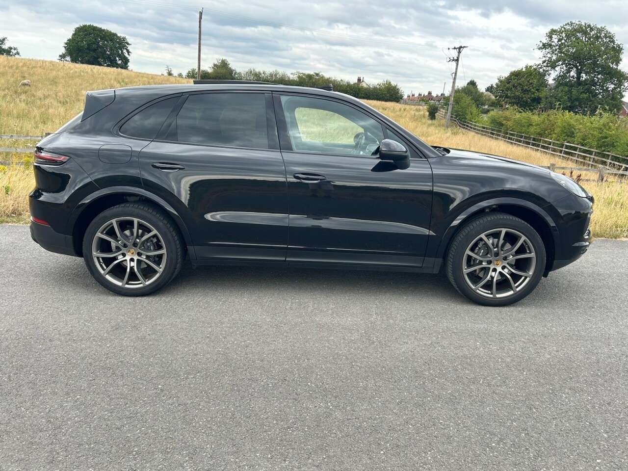 A 2019 PORSCHE CAYENNE 3.0T V6 GPF SUV 5dr Petrol TiptronicS 4WD Euro 6 (s/s) (340 ps) A 2019 PORSCHE CAYENNE 3.0T V6 GPF SUV 5dr Petrol TiptronicS 4WD Euro 6 (s/s) (340 ps)