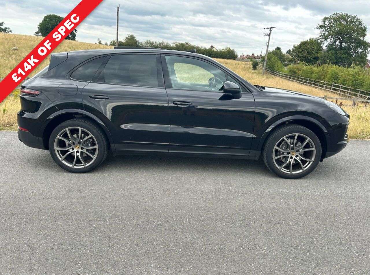 A 2019 PORSCHE CAYENNE 3.0T V6 GPF SUV 5dr Petrol TiptronicS 4WD Euro 6 (s/s) (340 ps) A 2019 PORSCHE CAYENNE 3.0T V6 GPF SUV 5dr Petrol TiptronicS 4WD Euro 6 (s/s) (340 ps)